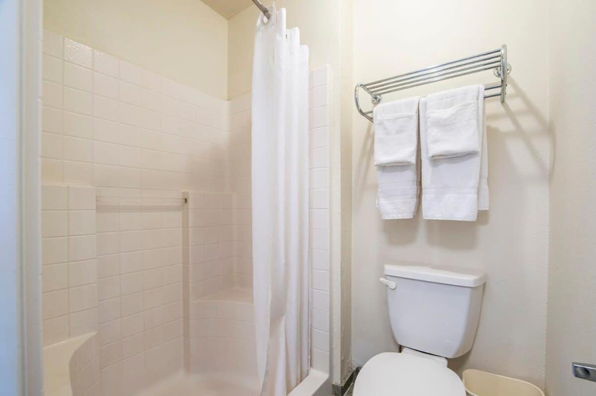 Sierra Vista Studio Apartment With Full Kitchen And King Bed Exterior photo