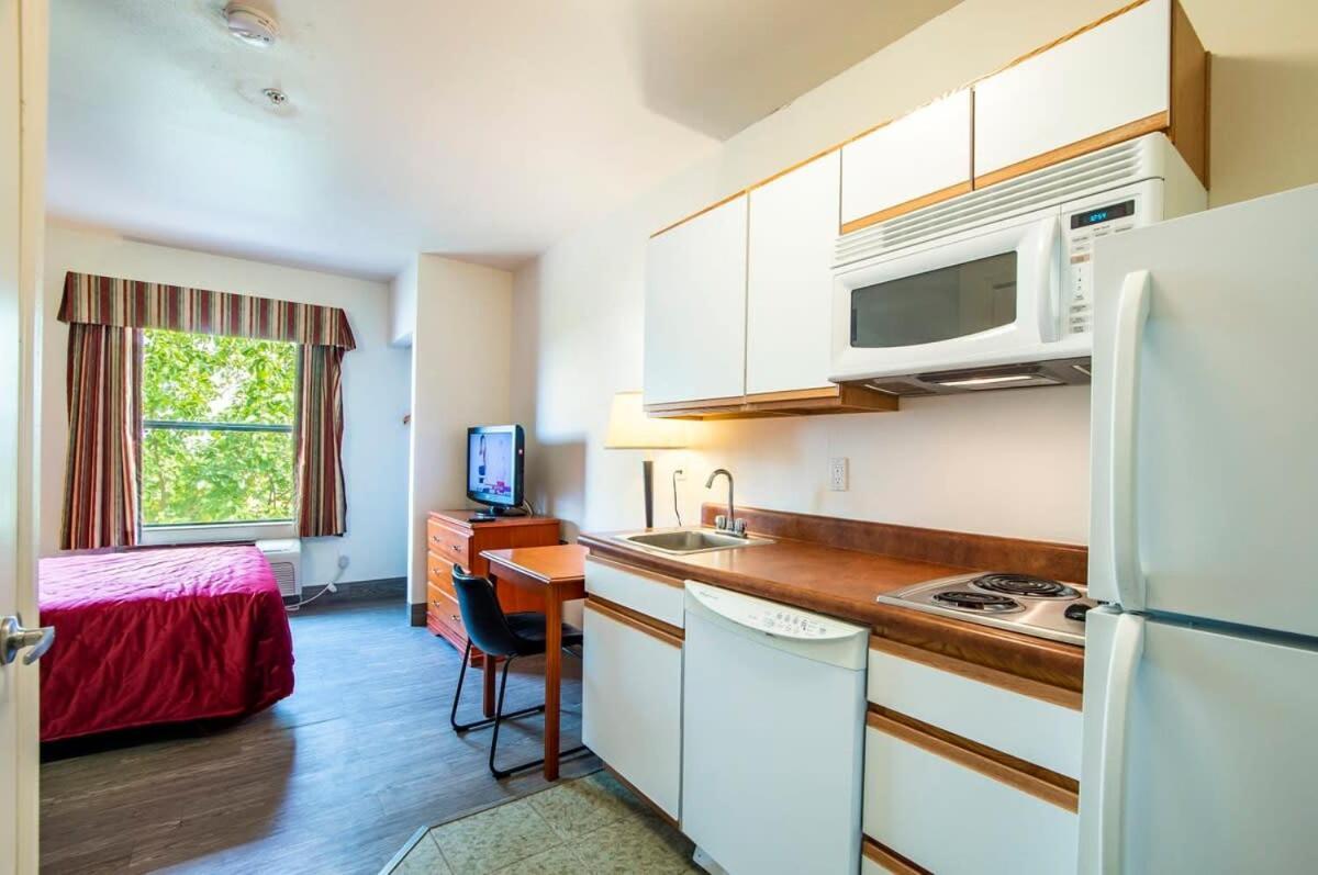 Sierra Vista Studio Apartment With Full Kitchen And King Bed Exterior photo